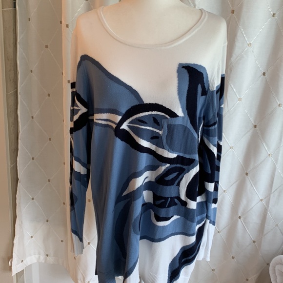 Pretty Chico’s lightweight sweater tunic - Picture 2 of 4